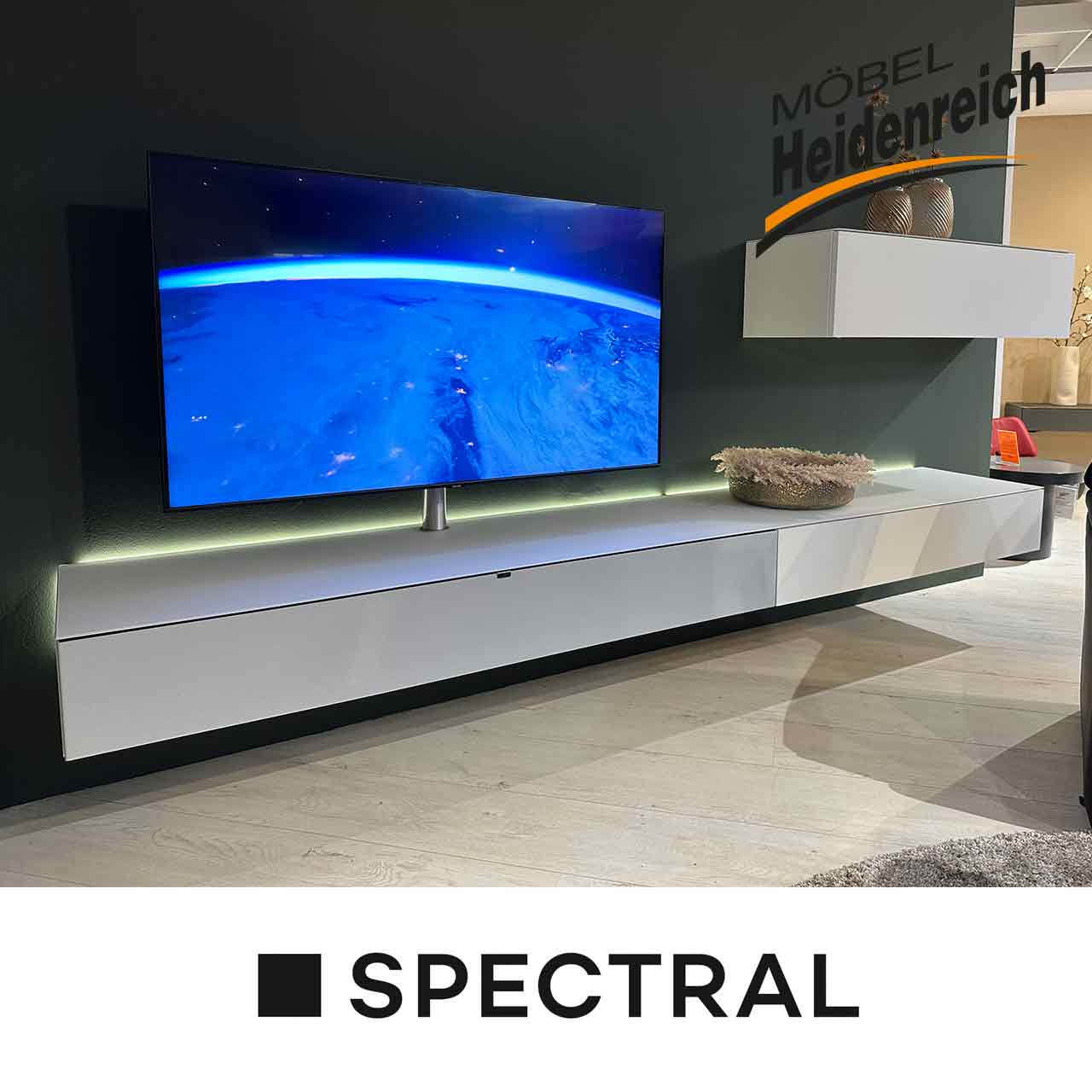 Spectral - Wohnwand Next - verbaute Technik geschenkt