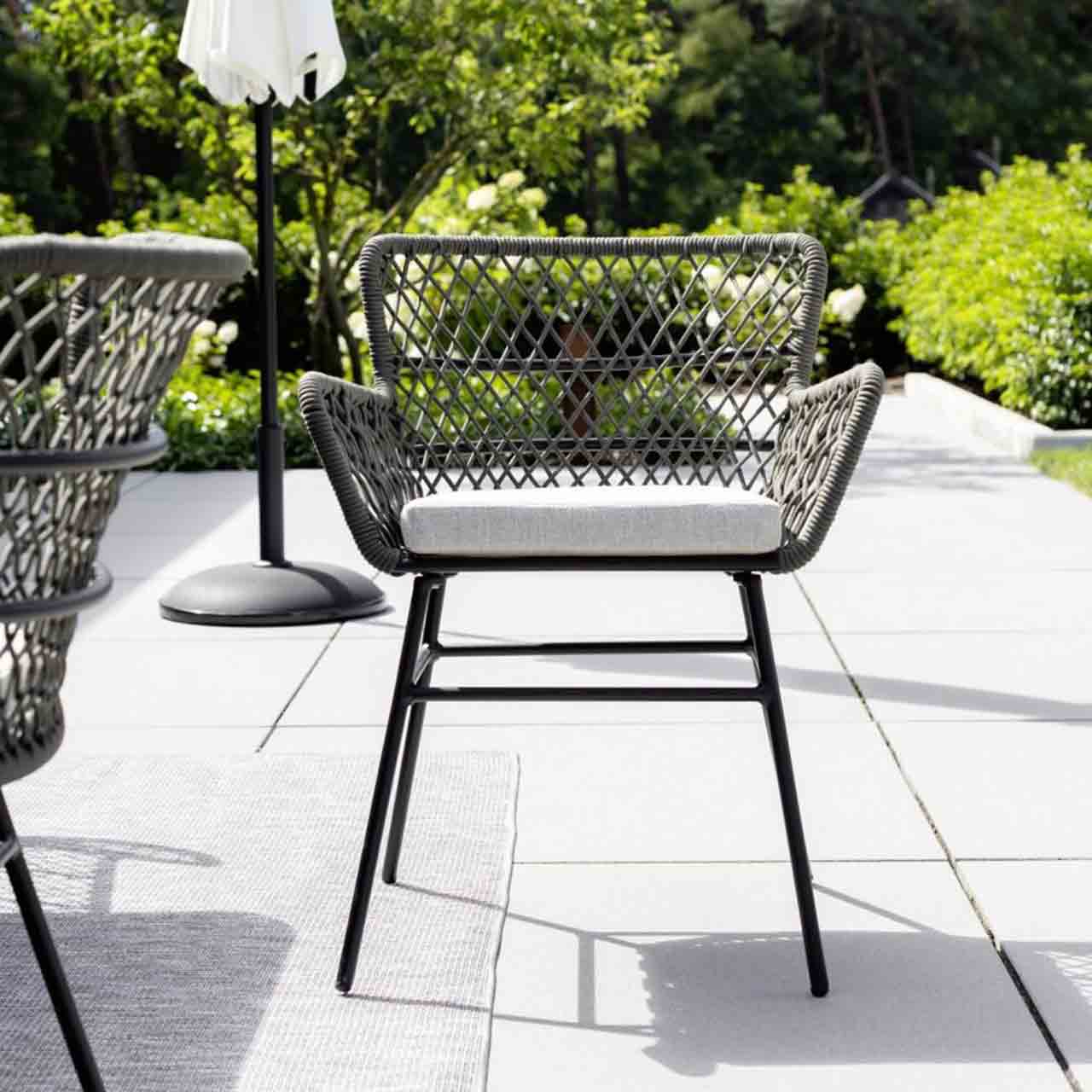 Schöner Wohnen - Gartenstuhl Benett Gartenstuhl Benett nur mit Sitzkissen aber ohne Rückenkissen, sodaß die Textielummantelung im Rückengeflecht offen bleibt.