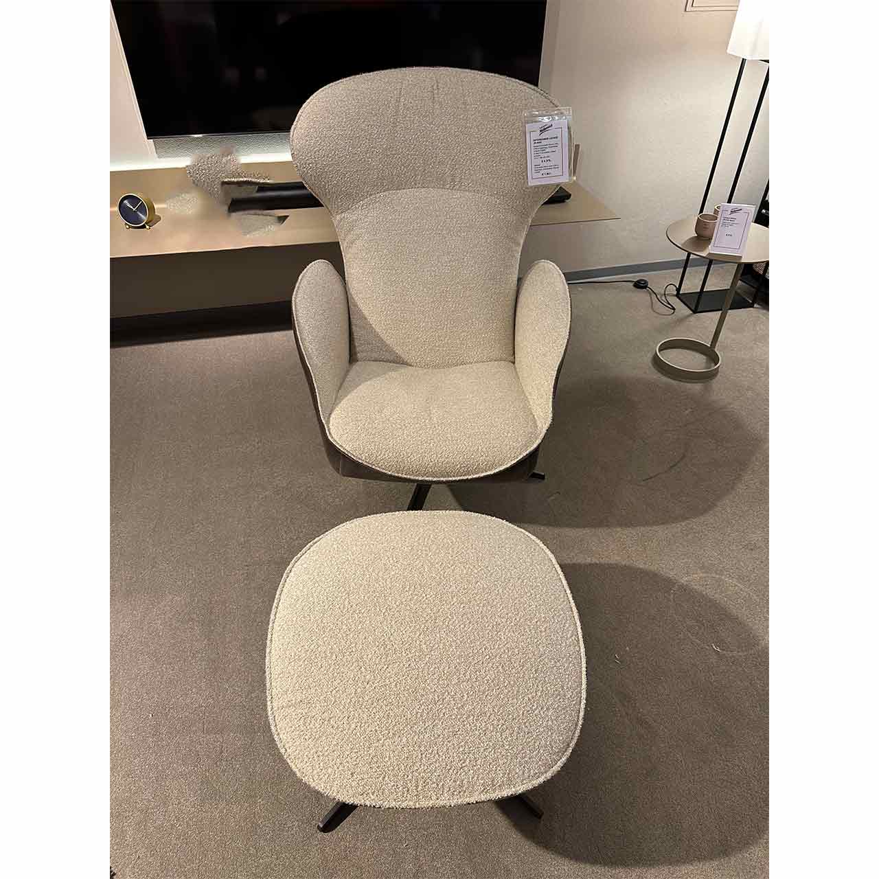 Frontalaufnahme des Sessels.