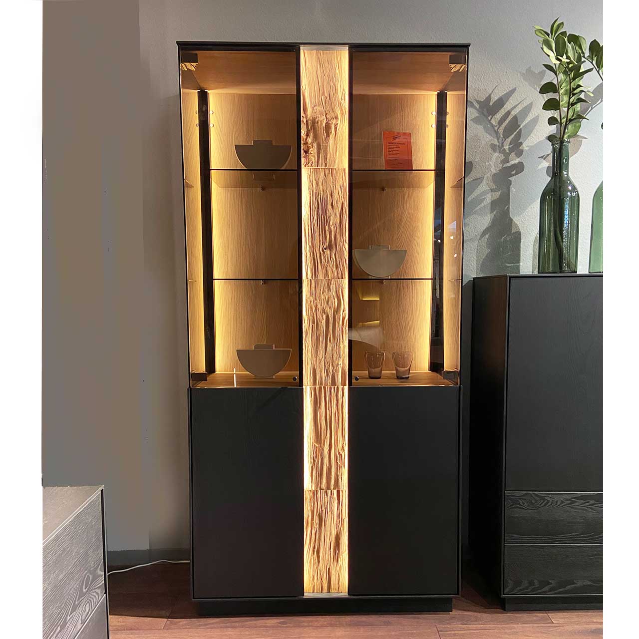 Hartmann KILVA - Standvitrine 9610-0091 inkl. Beleuchtung - SALE