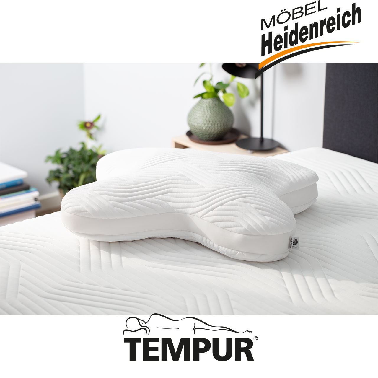 Tempur - All-around Schlafkissen Milieuaufnahme des Kissens mit Dekoration.