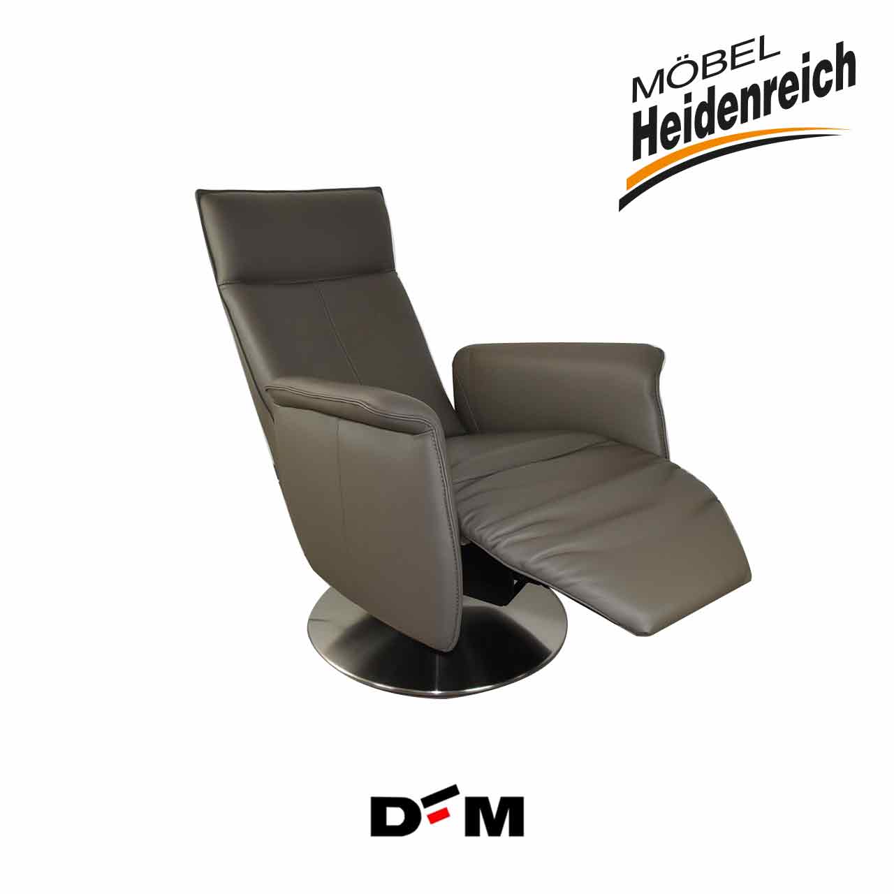 Fernsehsessel mit braunem Lederbezug und rundem Tellerfuß Metall glänzend in Liegeposition.