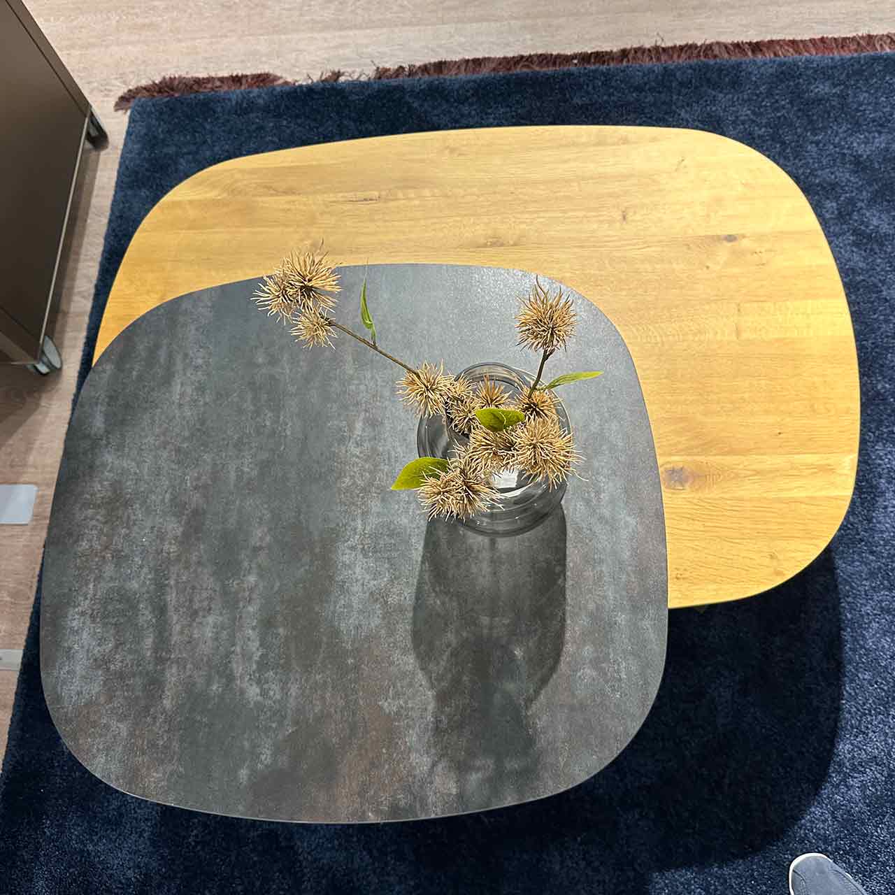 Blick von oben auf die beiden Tischplatten.