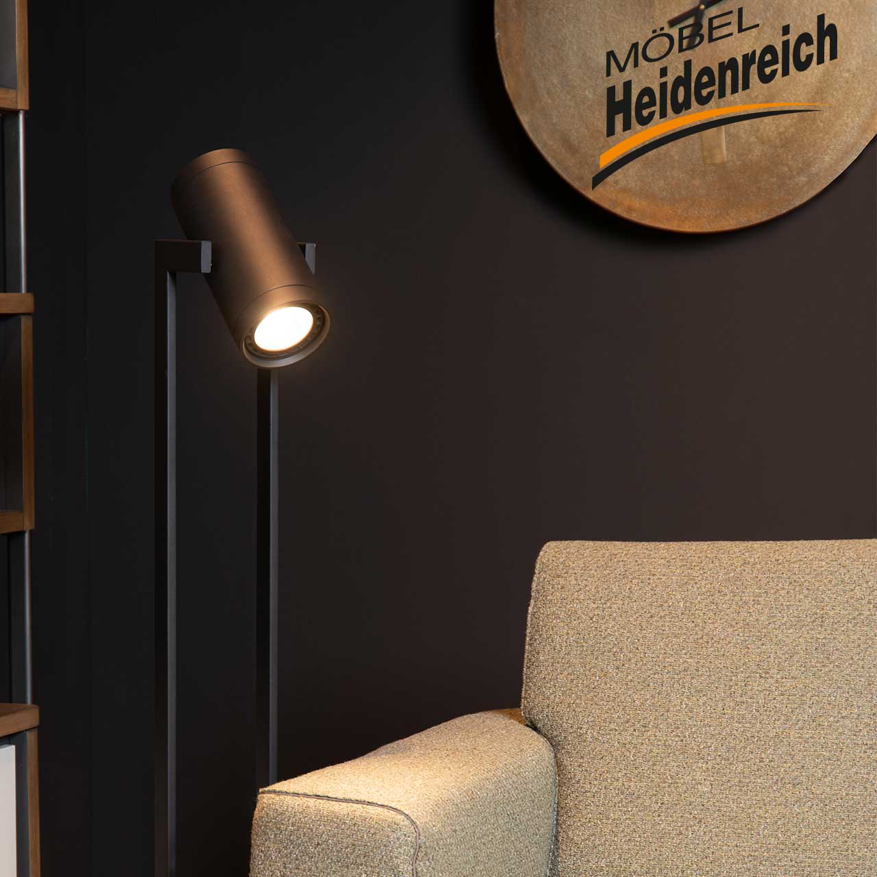 Stehlampe gleiches Bild näher herangezoomt.