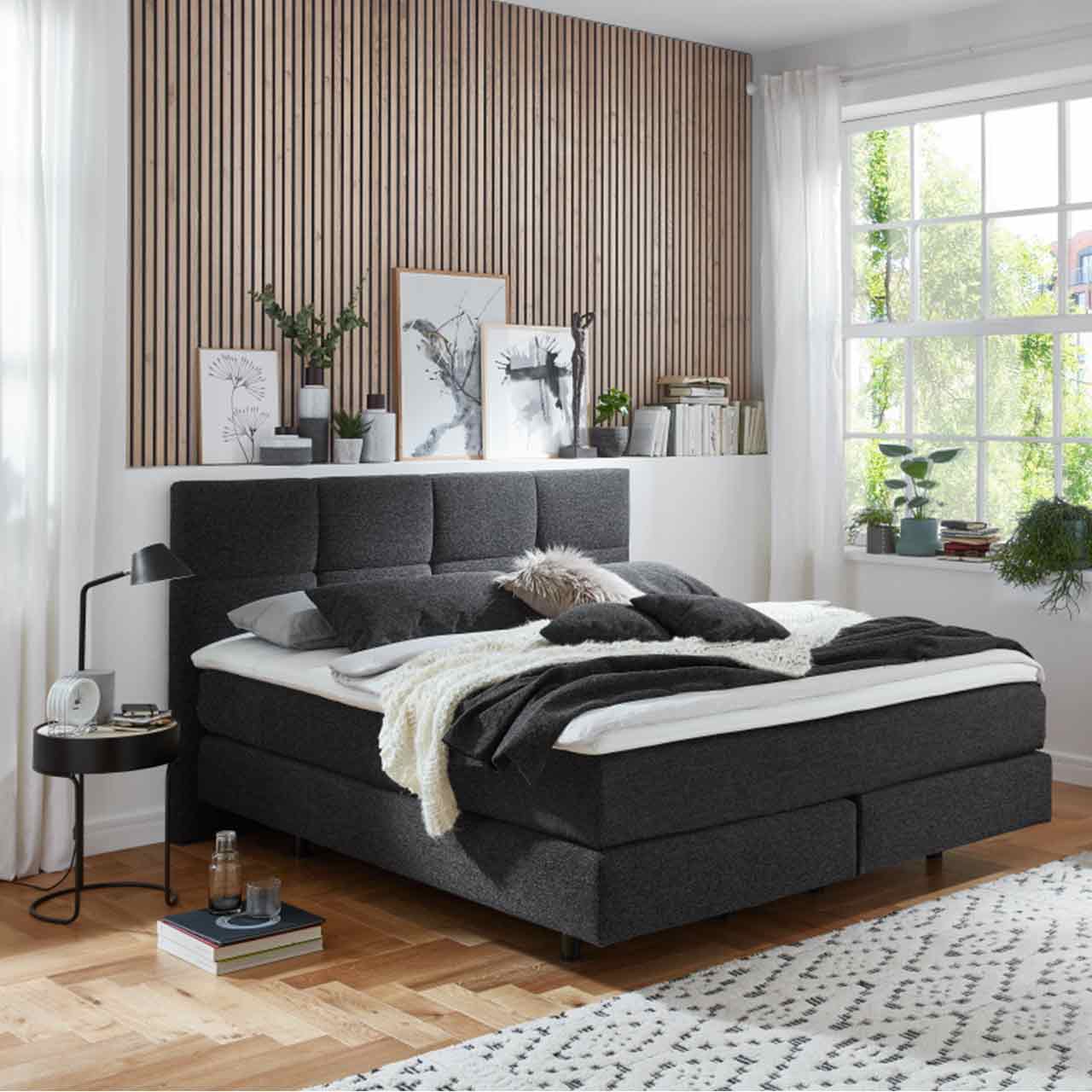 Gleiches Bett in leicht seitlicher Ansicht.