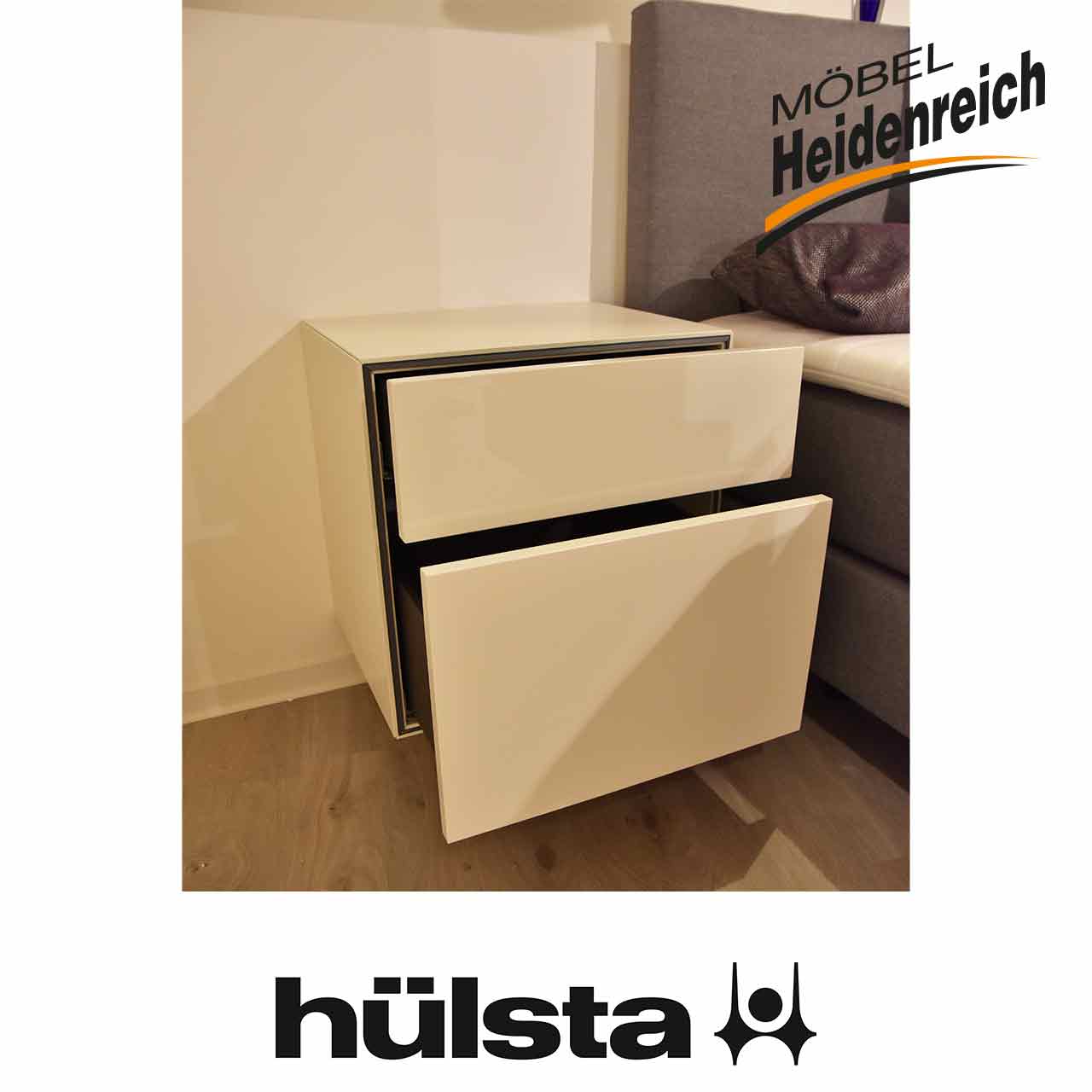 Hülsta Multi - Konsole cremeweiß offen Schubladen geöffnet.