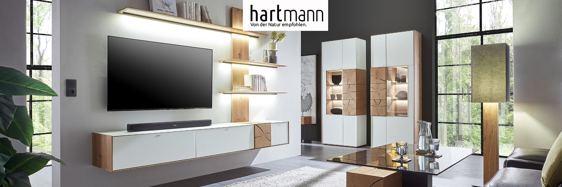 Banner-caya-hartmann Modern, stilvolles ambientebild der Linie Caya von hartmann in weiß mit Spaltholzakzenten.