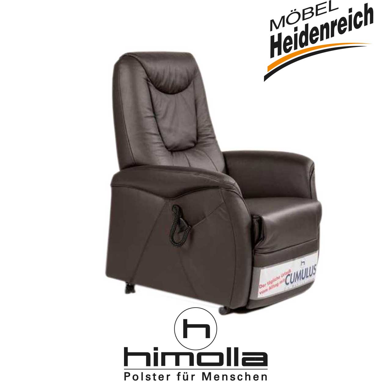 Himolla Fernsehsessel braunes Leder - Sitzposition Sessel mit hoher Rücklehne aus braunem Leder. Fernbedienung ist in Seitentasche eingesteckt.