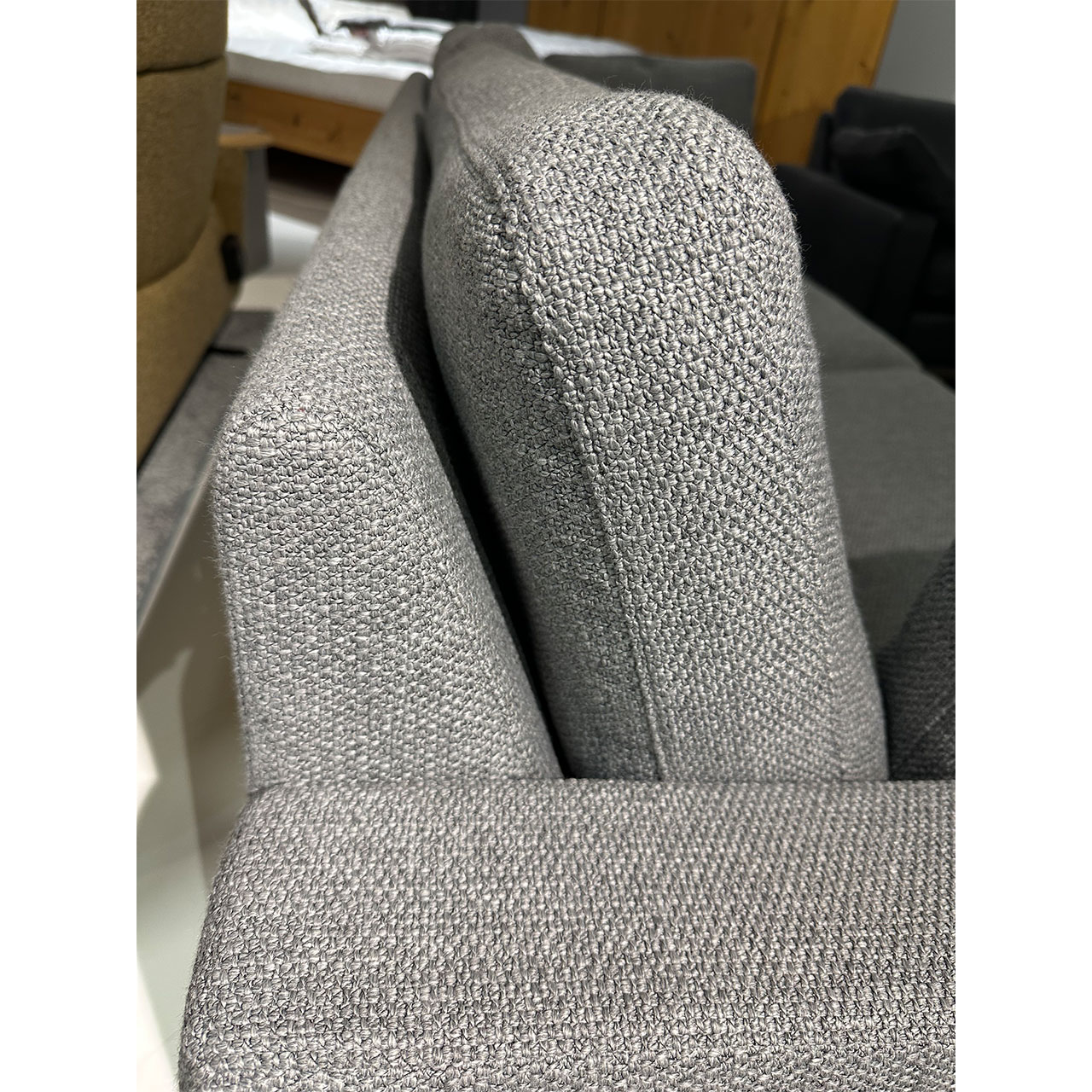 Detailansicht des grob gewebten Stoffes.