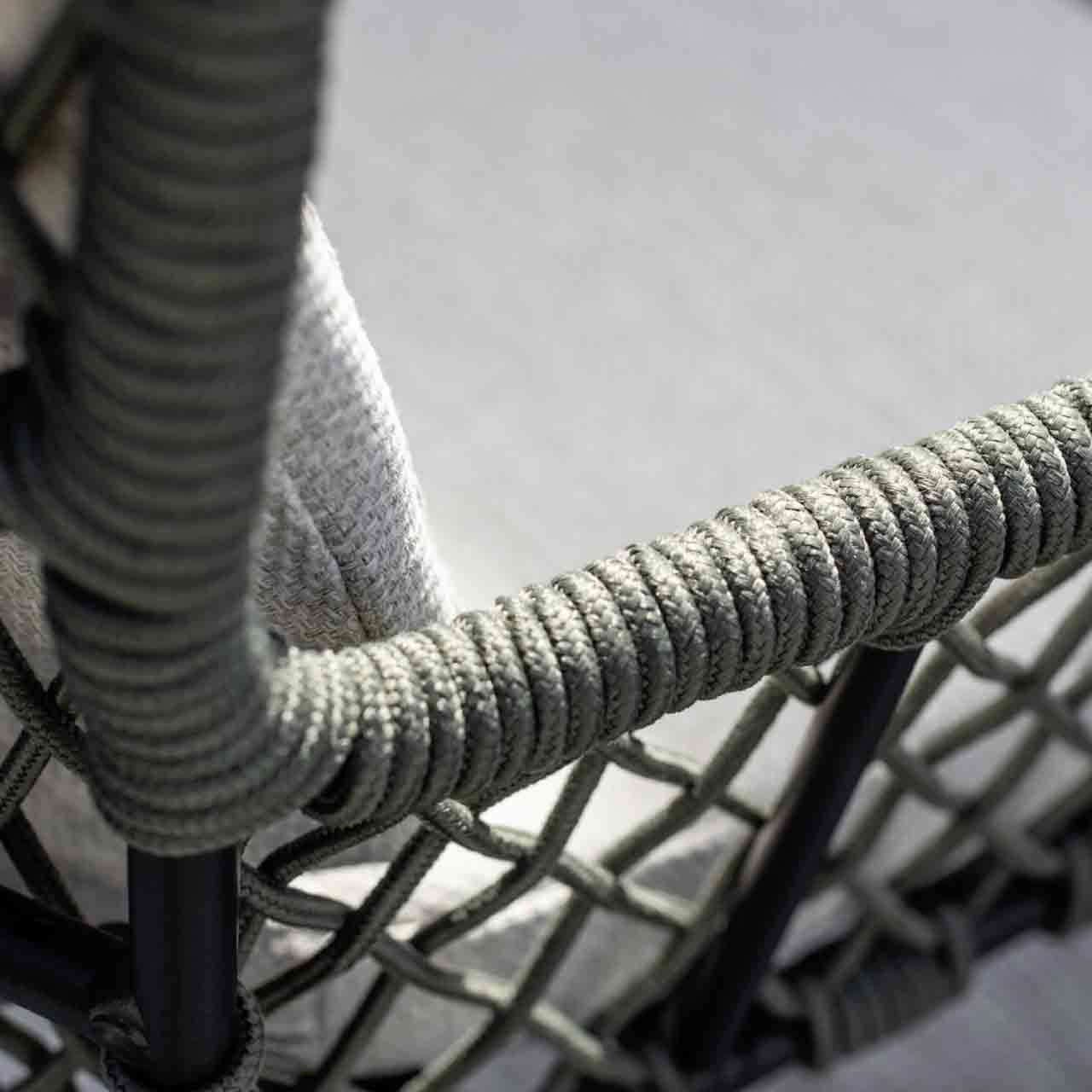 Schöner Wohnen - Detail vom Armlehnengeflecht vom Gartenstuhl Benett Detailaufnahme vom Textilummantelten Armlehne vom Stuhl Benett