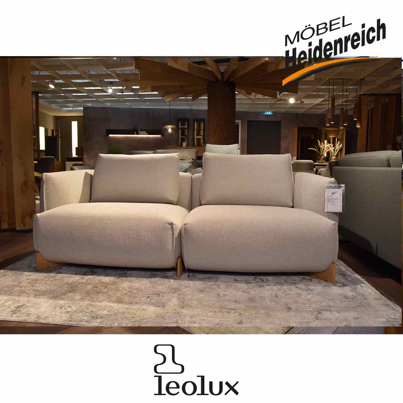 Frontalansicht des Sofas.