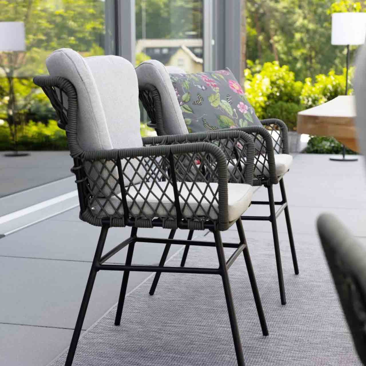 Schöner Wohnen - Gartenstuhl Benett Schöner Wohnen Gartenstuhl Benett mit Sitz- und Rückenkissen seitlich das Geflecht ist gut zu erkennnen