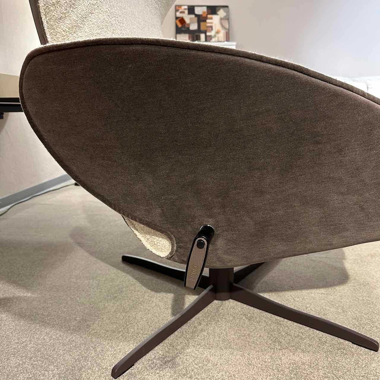 Detailansicht des Hebels, der für die Liegefunktion zuständig ist.