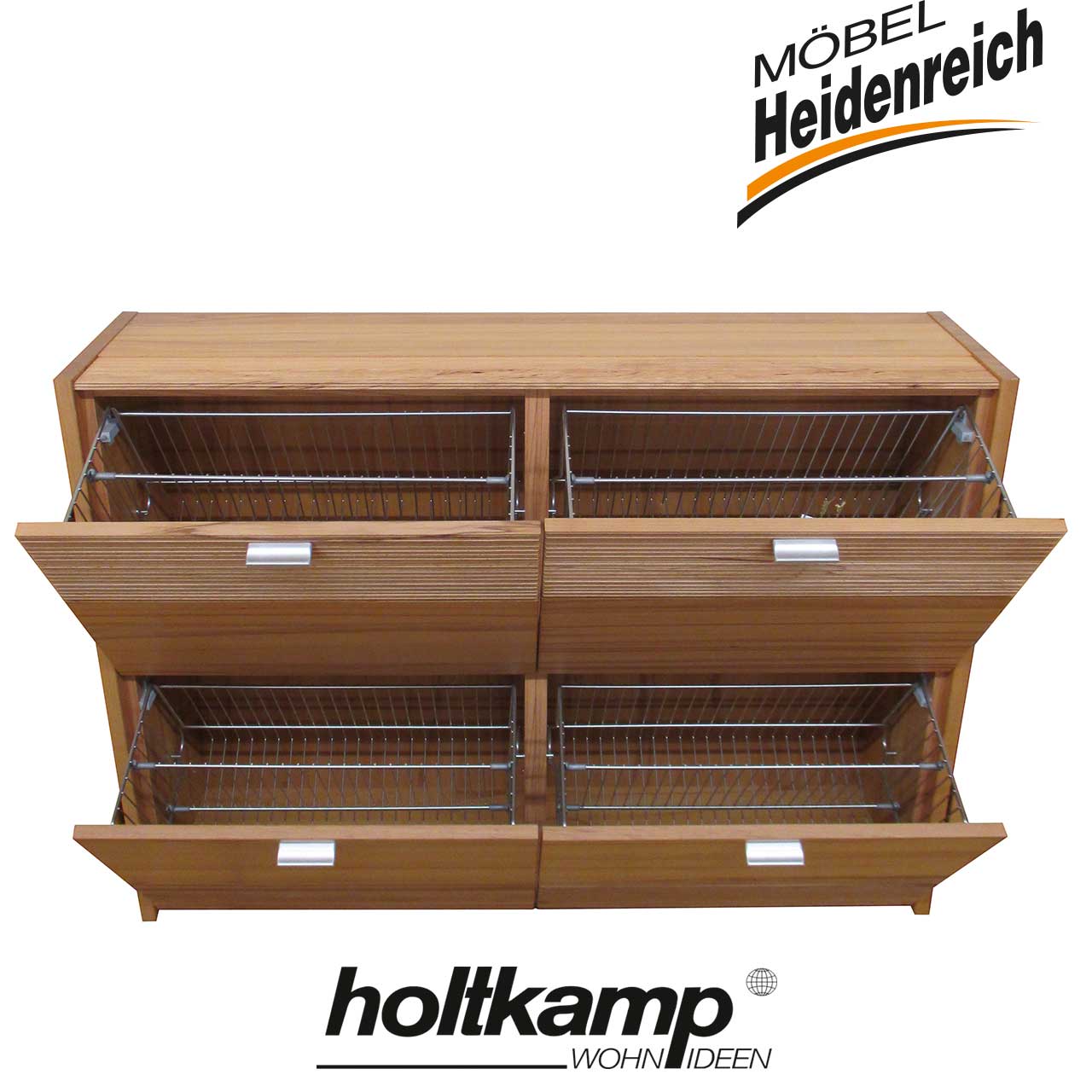 Mit geöffneten Klappen. Man sieht die Schuhfächer.