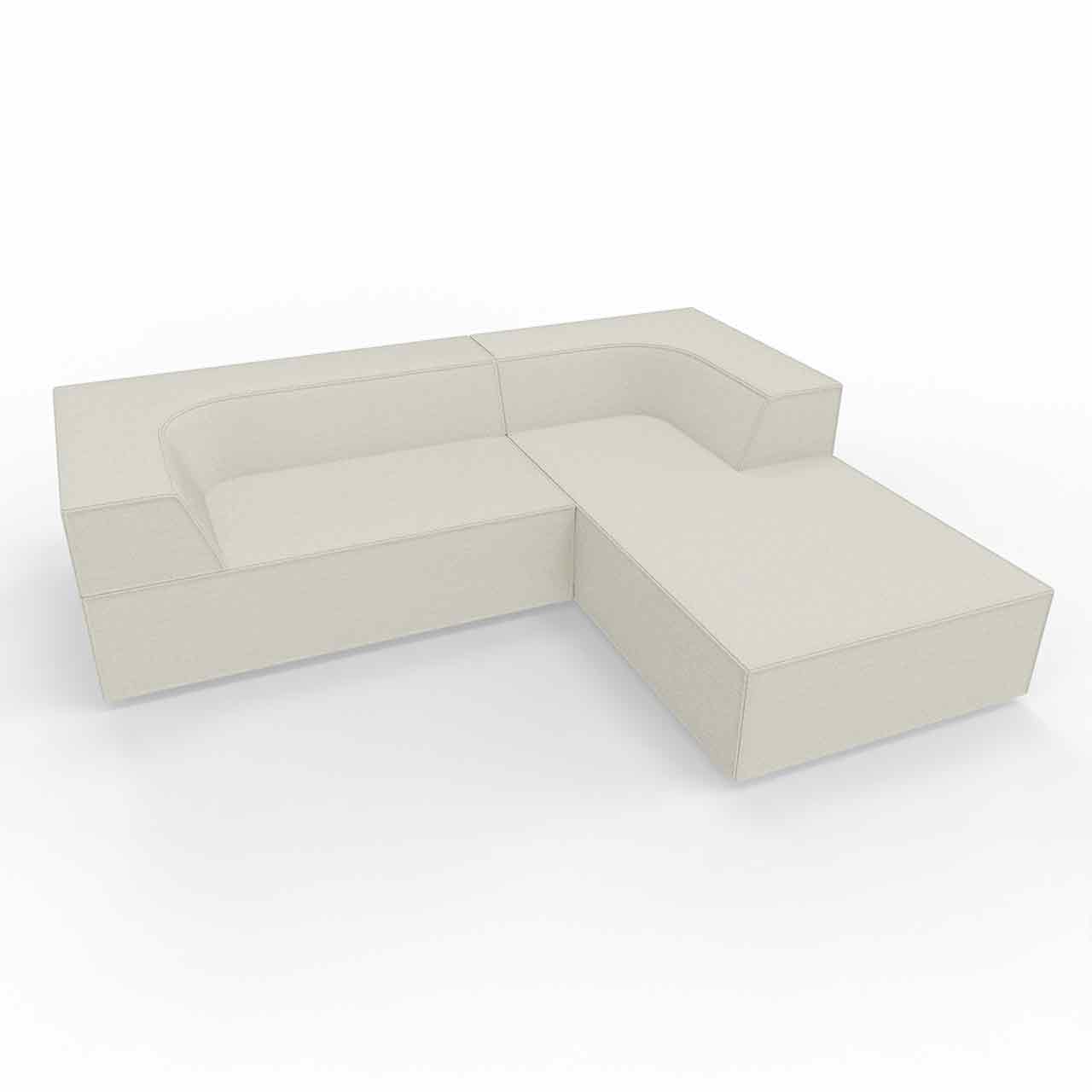 Polsterecke aus hellem Stoff: Links kürzeres Element mit längerer Rückenlehne als Sitzfläche. Rechts das längere Element mit kurzer Rückenlehne dient als Ottomane.