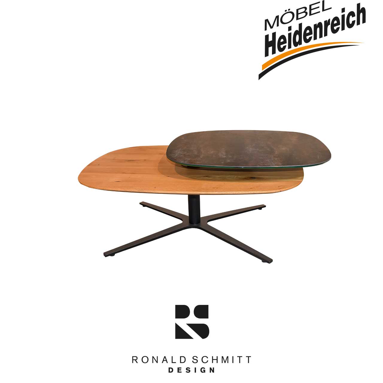 Zwei abgerundete Tischplatten auf einem sternförmigen Gestell. Die obere Platte ist aus grauer Keramik, die untere aus hellem Holz