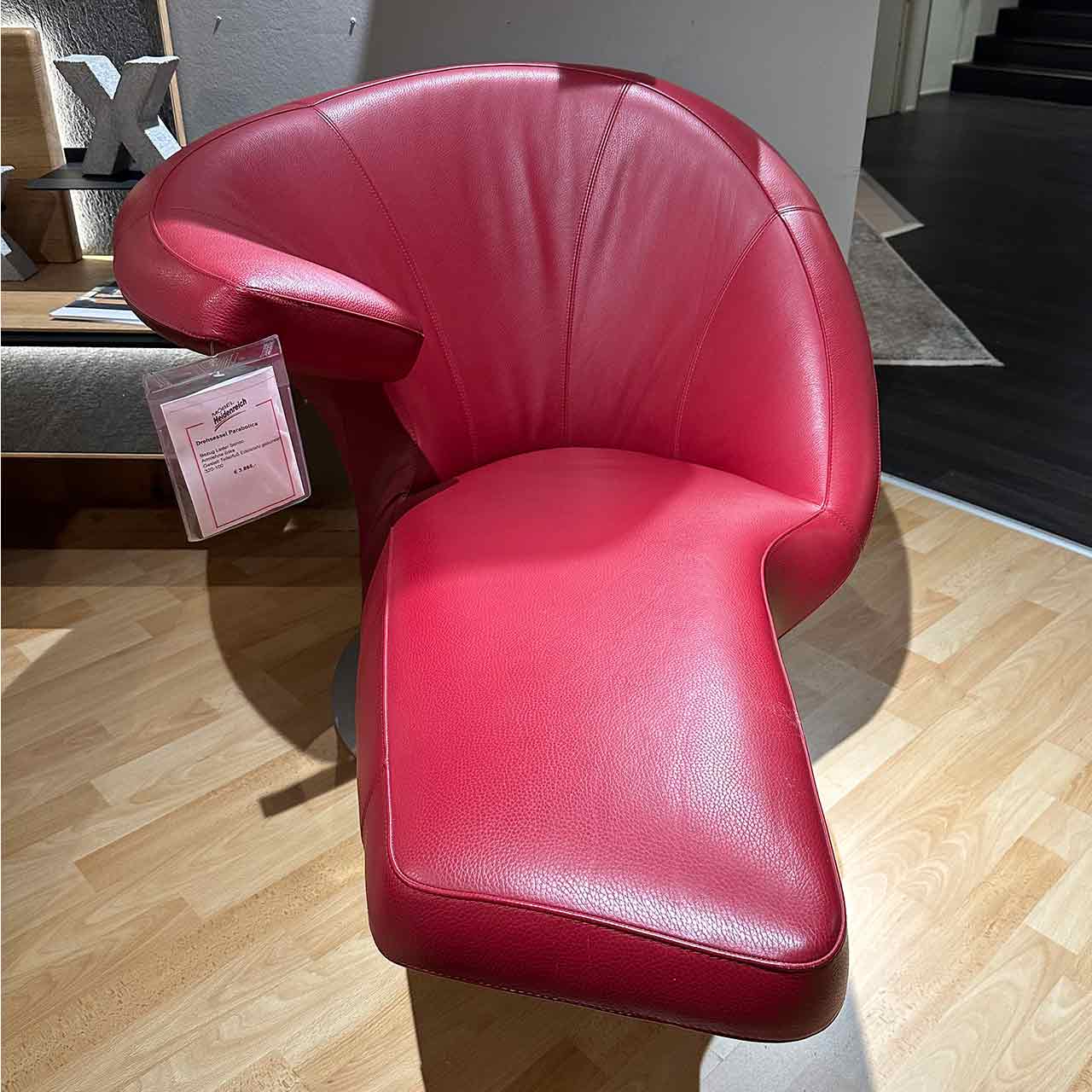 Gleicher Sessel aus Frontalansicht.